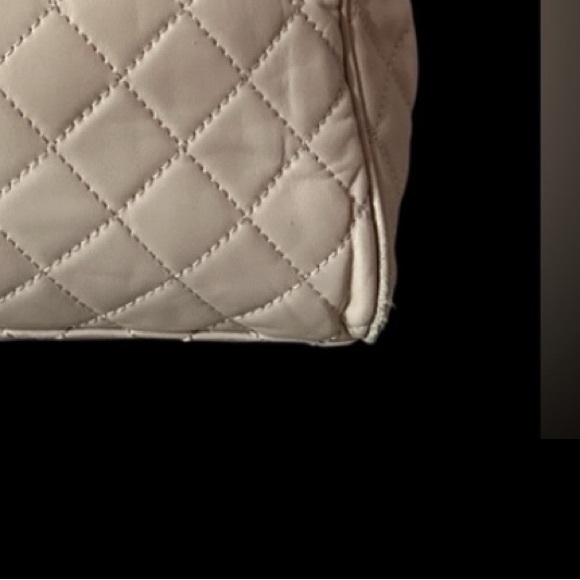 Michael Kors Quilted Cream Shoulder Bag - Picture 5 of 6